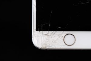 uszkodzenie smartfona naprawa