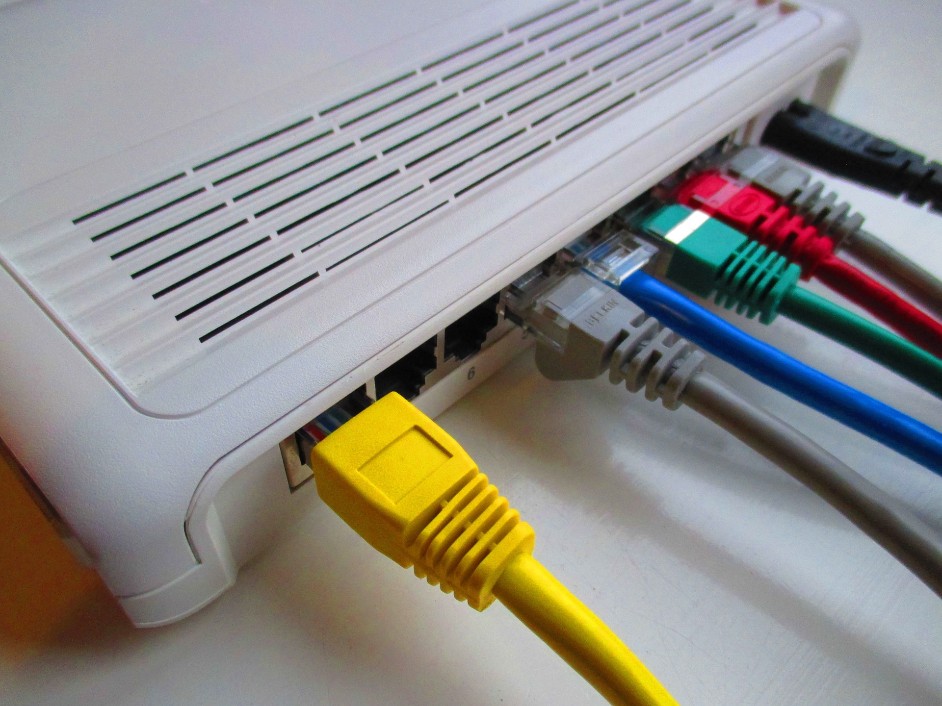 Jak zwiększyć zasięg routera w domu i mieszkaniu