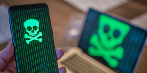 włamanie na smartfon