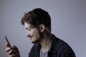 czlowiek z internetem