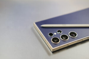 dobry smartfon 2025