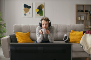 Oglądanie TV w słuchawkach