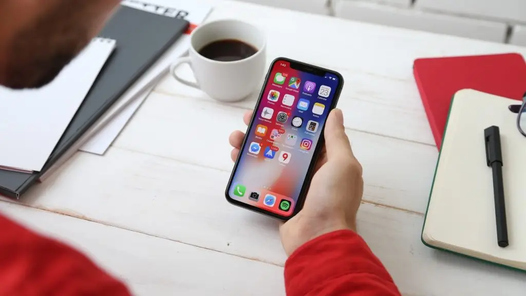 aktualizacja systemu na smartfonie iphone ios