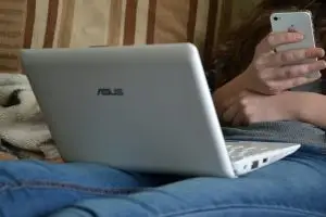 smartfon i laptop