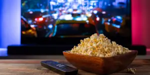 popcorn podczas oglądania netflixa