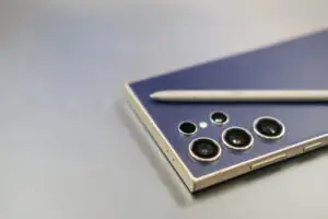 dobry smartfon 2025